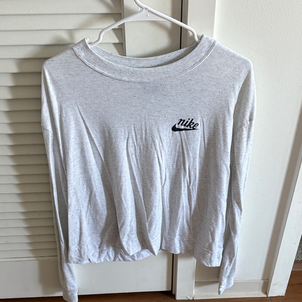 Nike Women’s Gray Long Sleeve Tee